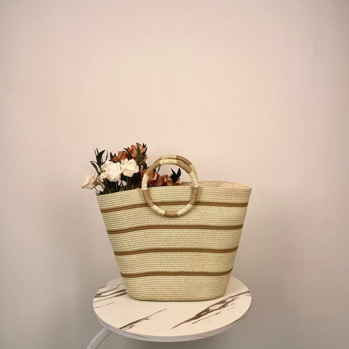 Elegant and Spacious Beach Bag Kalsten