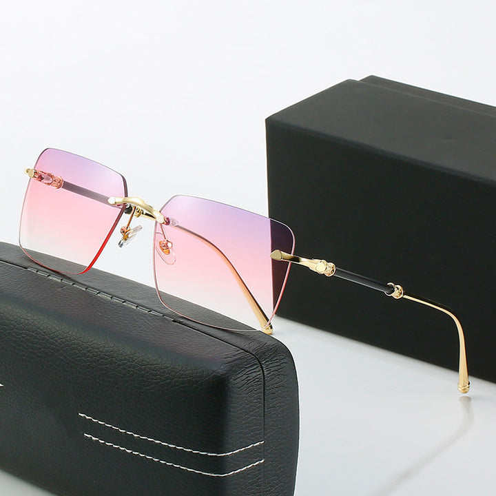 Women's fashionable sunglasses with square frame and luxurious accents Kalsten