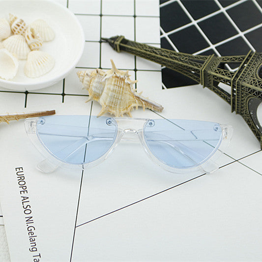 Women Cat-Eye Glasses with distinctive frame and mirrored lenses Kalsten