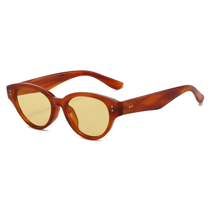 Women Cat-Eye Sunglasses with retro-inspired frame structure Kalsten