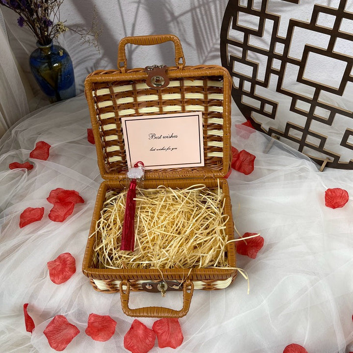 Women stylish and decorative gift basket case Kalsten