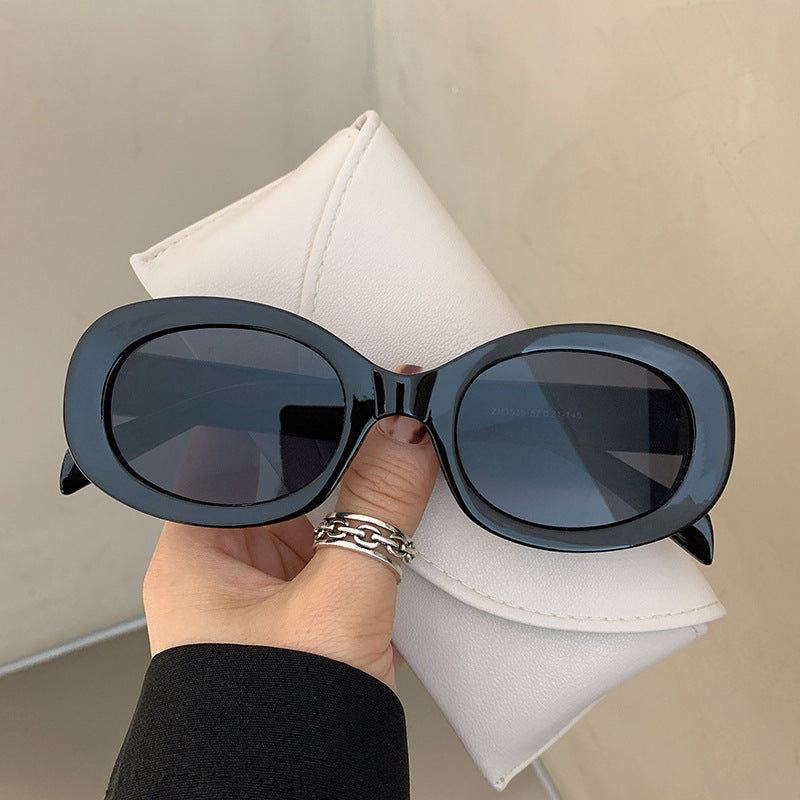 Ladies fashionable sunglasses in elegant oval design with sturdy frame Kalsten