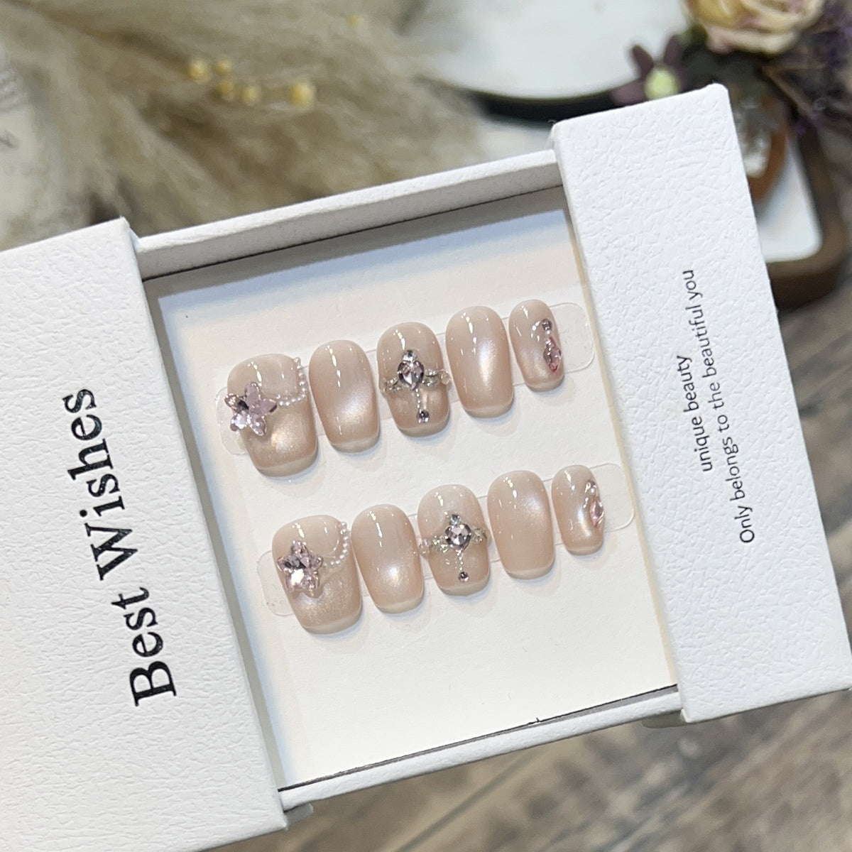Elegant Press-On Nail Set with Floral Accents Acalora