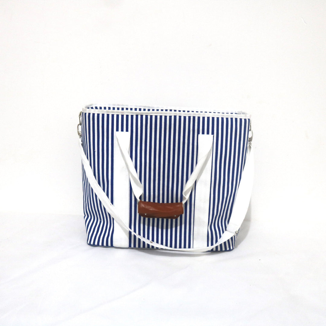 Women's cooler with practical carrying handles and insulated interior Kalsten