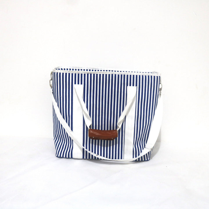 Women's cooler with practical carrying handles and insulated interior Kalsten