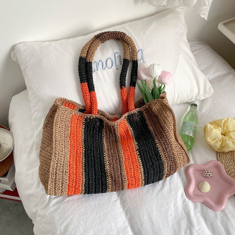 Braided tote bag with modern stripe pattern Kalsten