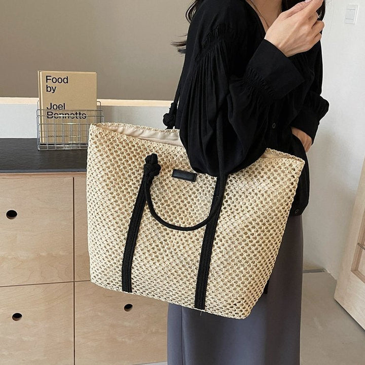 Beach bag made of hand-woven natural material with sturdy handles Kalsten