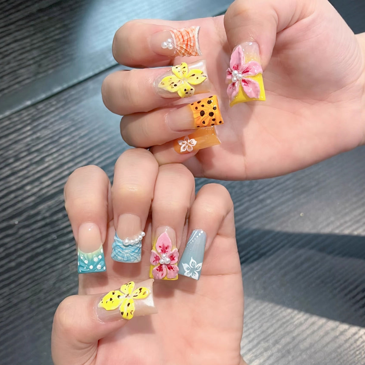 Artificial nails in a playful flower design with glittering accents Acalora