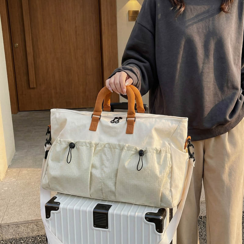Shopping bag in urban design with versatile compartments Kalsten