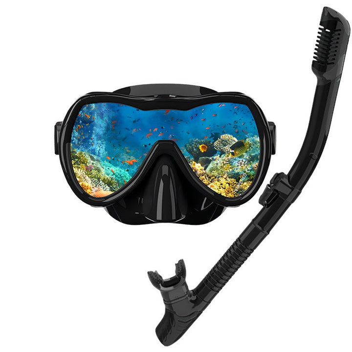 Diving mask with wide field of vision by Kalsten