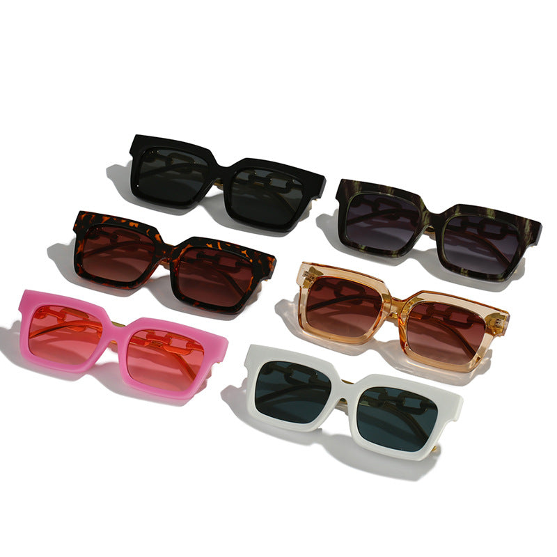 Women's fashionable sunglasses with unique chain element Kalsten