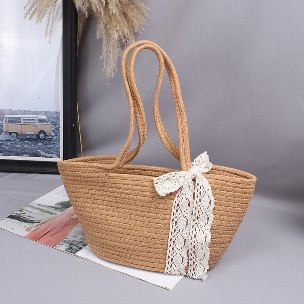Basket bag with playful lace accent Kalsten