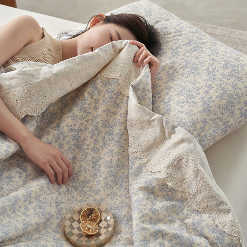 Ladies elegant bedspread with delicate floral pattern Kalsten