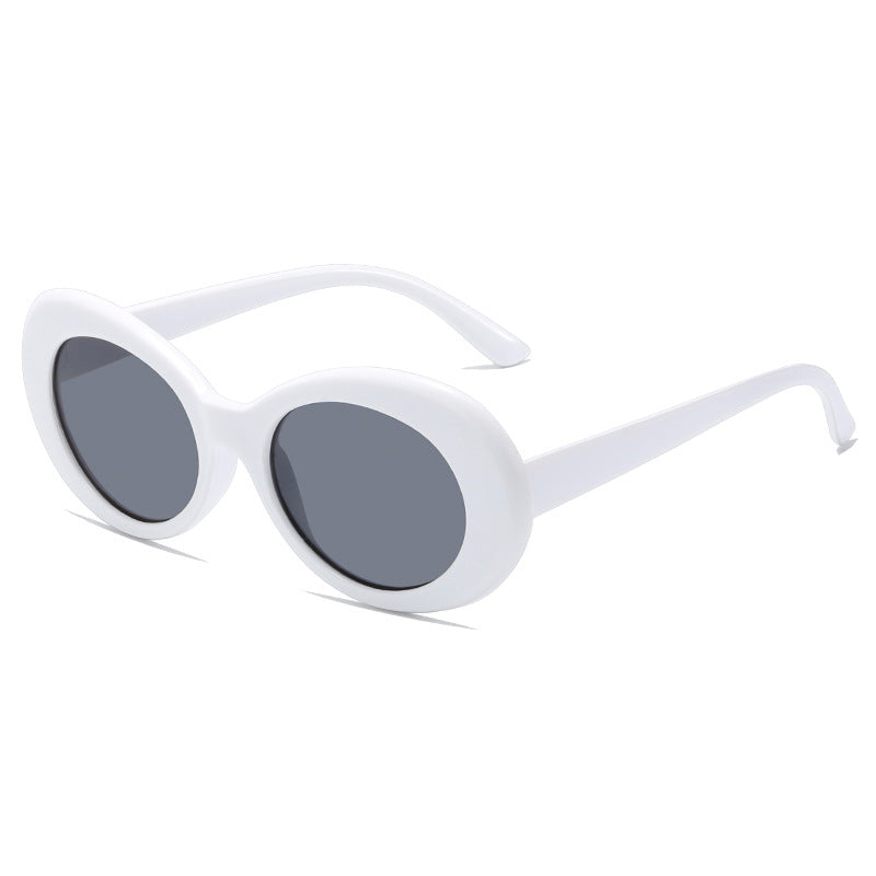 Ladies retro-inspired sunglasses with an elegant, oval frame Kalsten