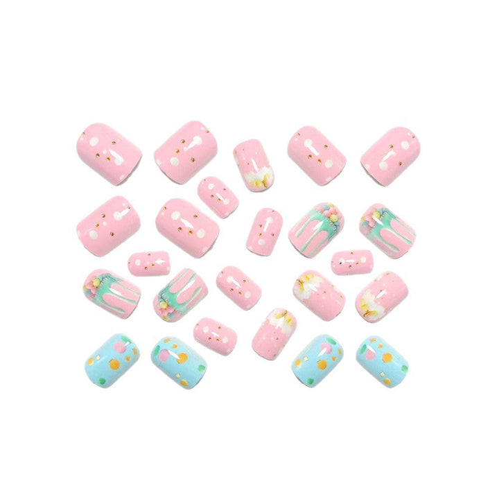 Artificial nails with playful cupcake design Kalsten