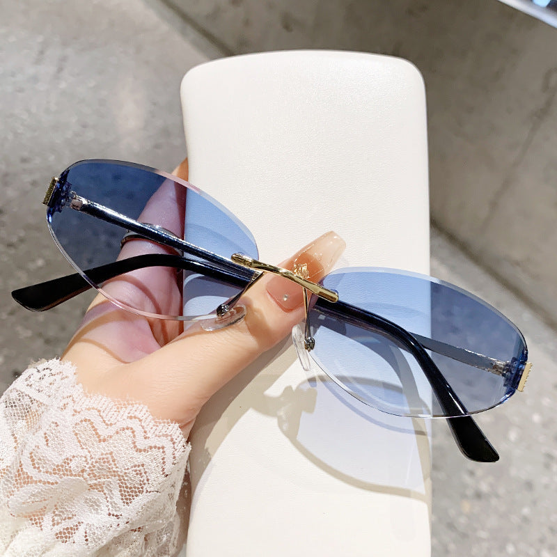 Ladies sunglasses in modern oval design with contrasting frame Kalsten