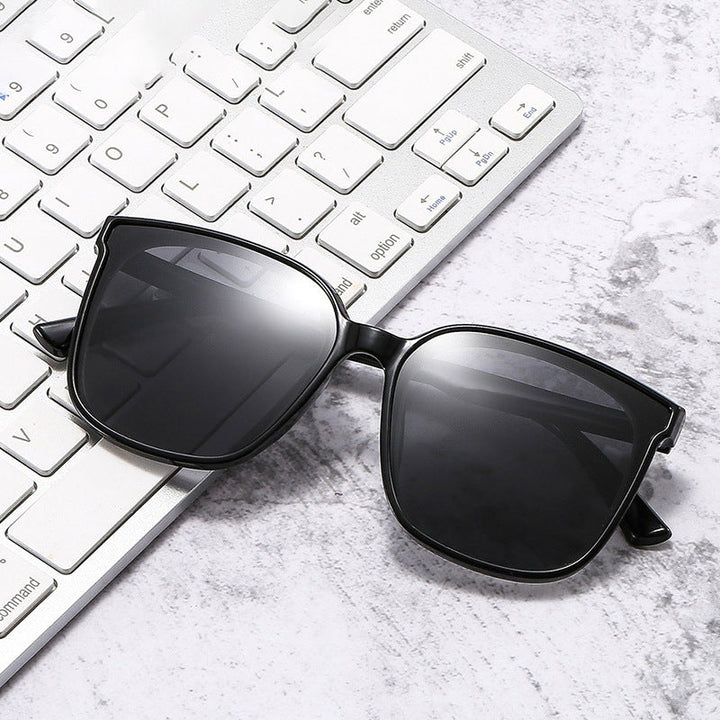 Women's modern square sunglasses with UV protection and slim temples Kalsten