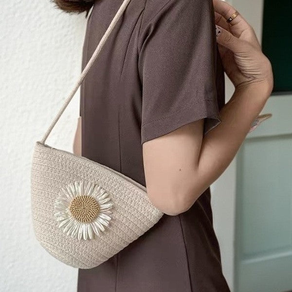 Hand-knotted bag with flower appliqué Kalsten