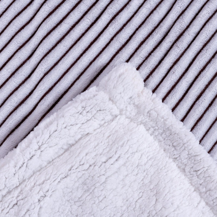 Women's luxurious and soft cuddle blanket with velvety surface Kalsten