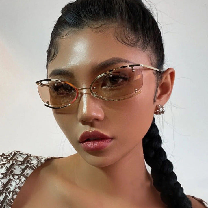Women's fashionable sunglasses with elegant frame structure and trendy lenses Kalsten