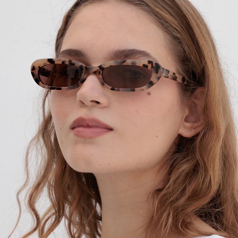 Women's trendy cat-eye sunglasses with transparent plastic frame and UV protection Kalsten