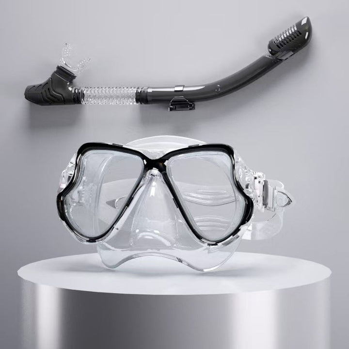 Diving mask with ergonomic design and a flexible snorkel Kalsten