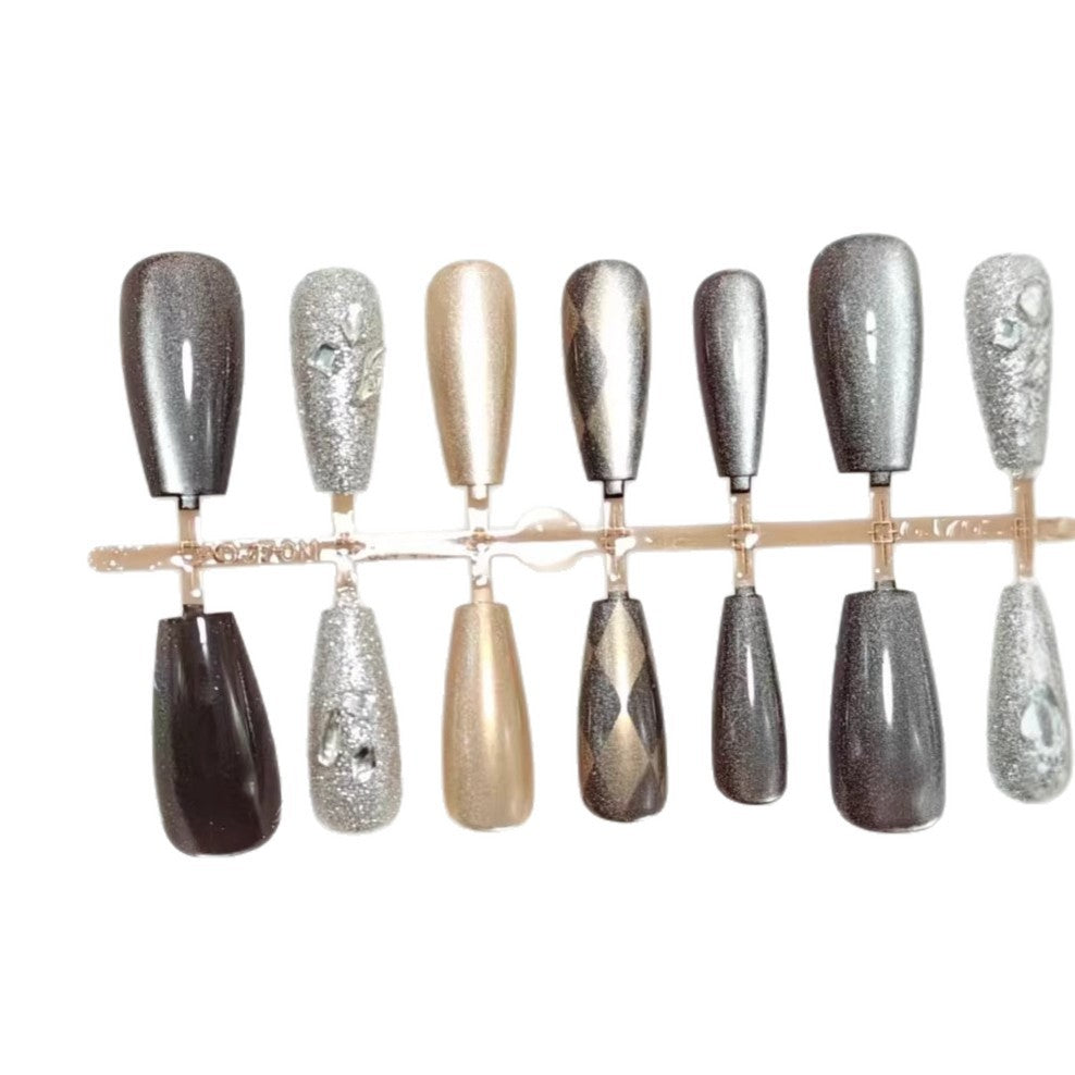 Glamorous Art Nails in Elegant Metallic Look Kalsten