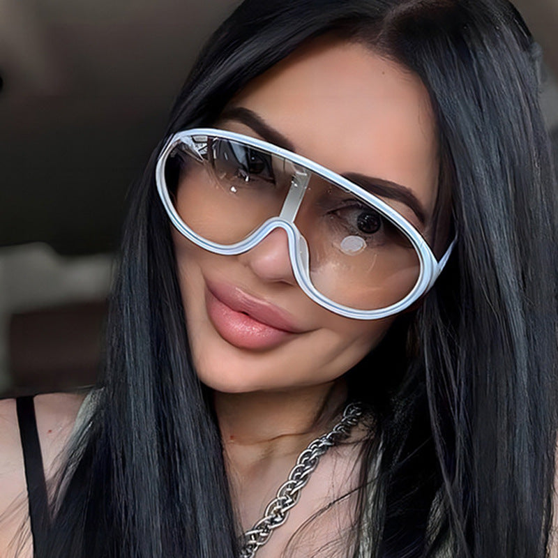 Women's futuristic sunglasses with large lenses and ergonomic frame Kalsten