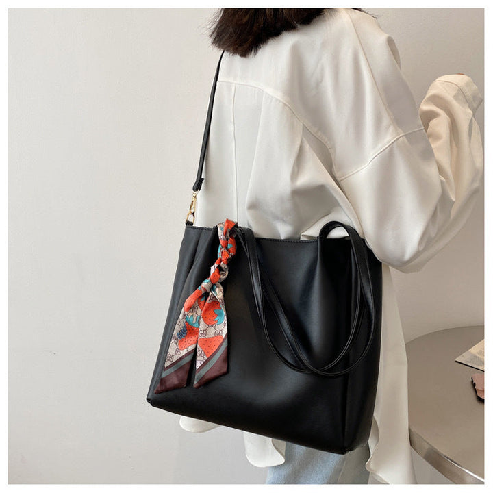 Modern Handbag with Adjustable Shoulder Strap Kalsten
