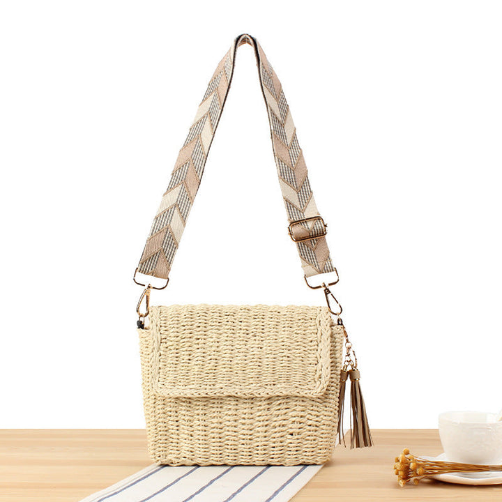 Shoulder bag made of hand-knotted natural material with decorative macramé elements Kalsten
