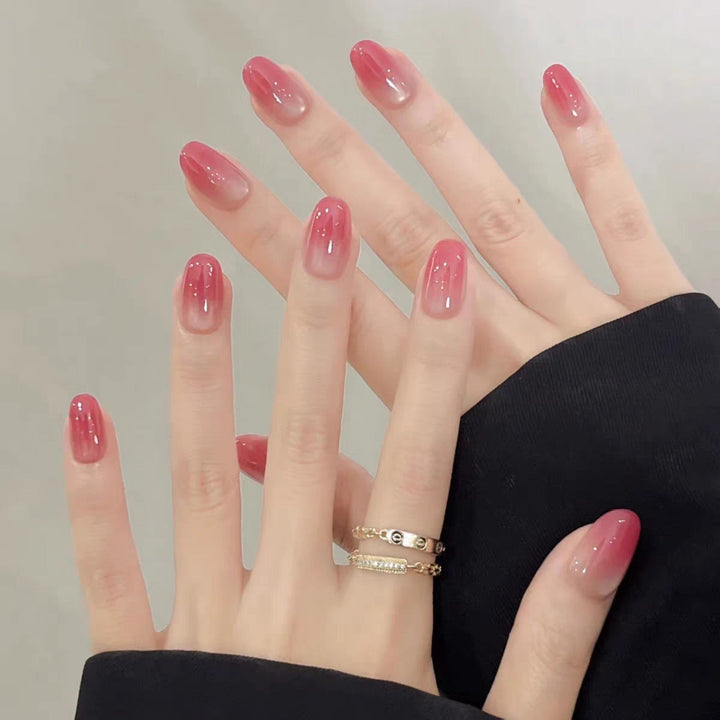 Artificials nails with shimmering ombre effect Kalsten