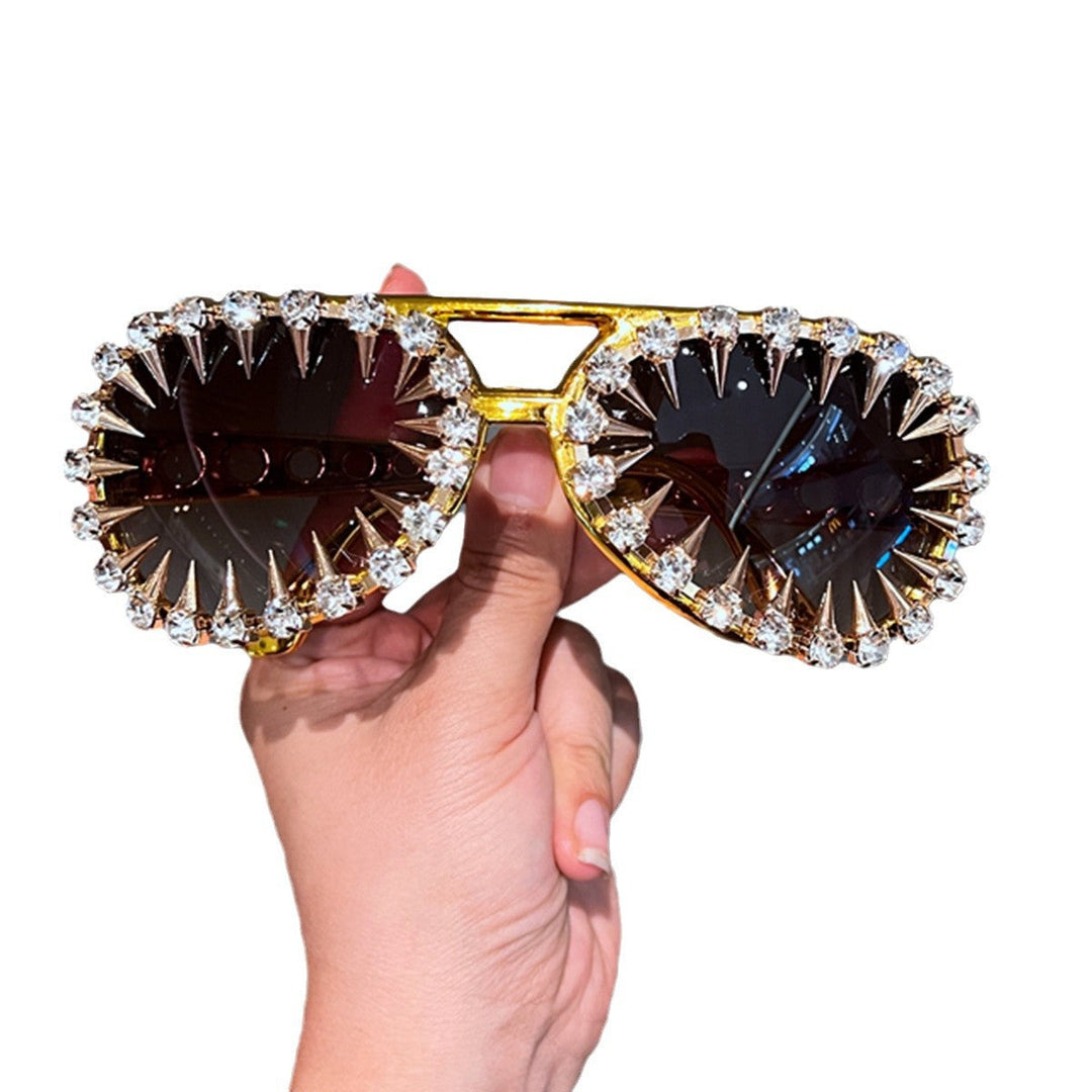 Women's sunglasses in a futuristic design with尖 crystal embellishments Kalsten