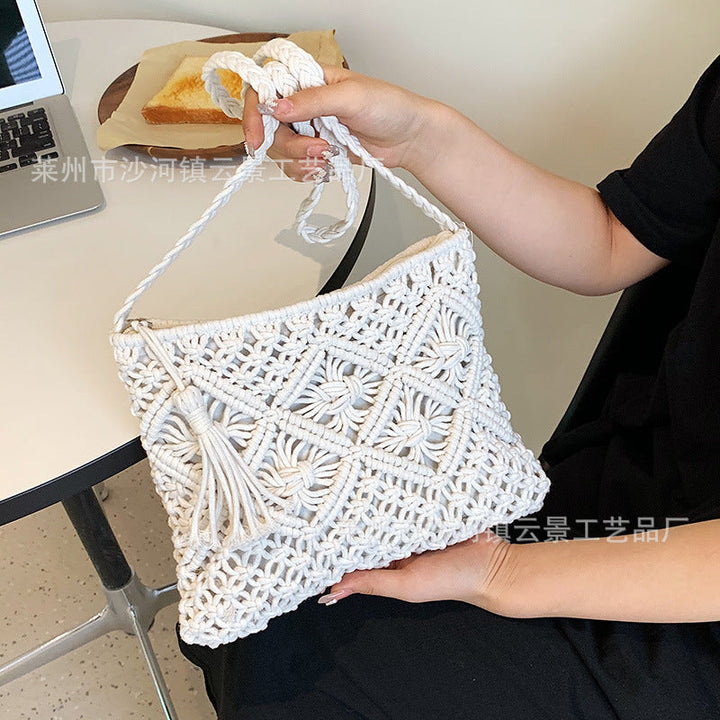 Hand-knotted shoulder bag with tassels and geometric pattern Kalsten