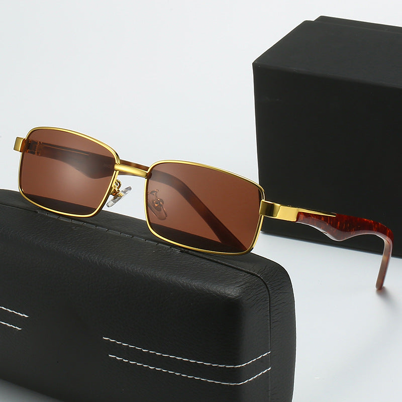 Women's corrective glasses with elegant gold-colored frame and stylish design Kalsten