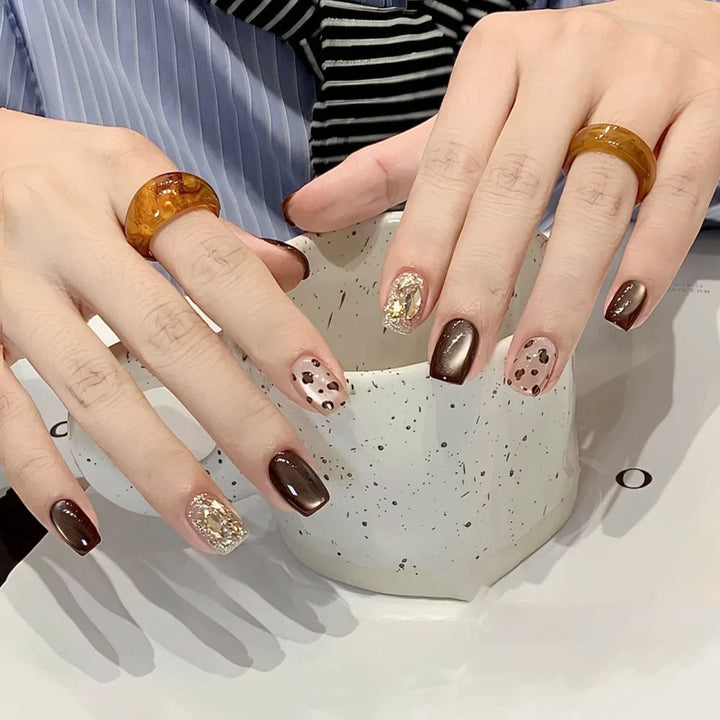 Artificial nails with elegant glitter and leopard pattern Kalsten