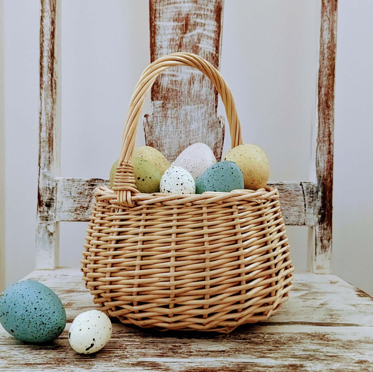 Braided basket with practical handle