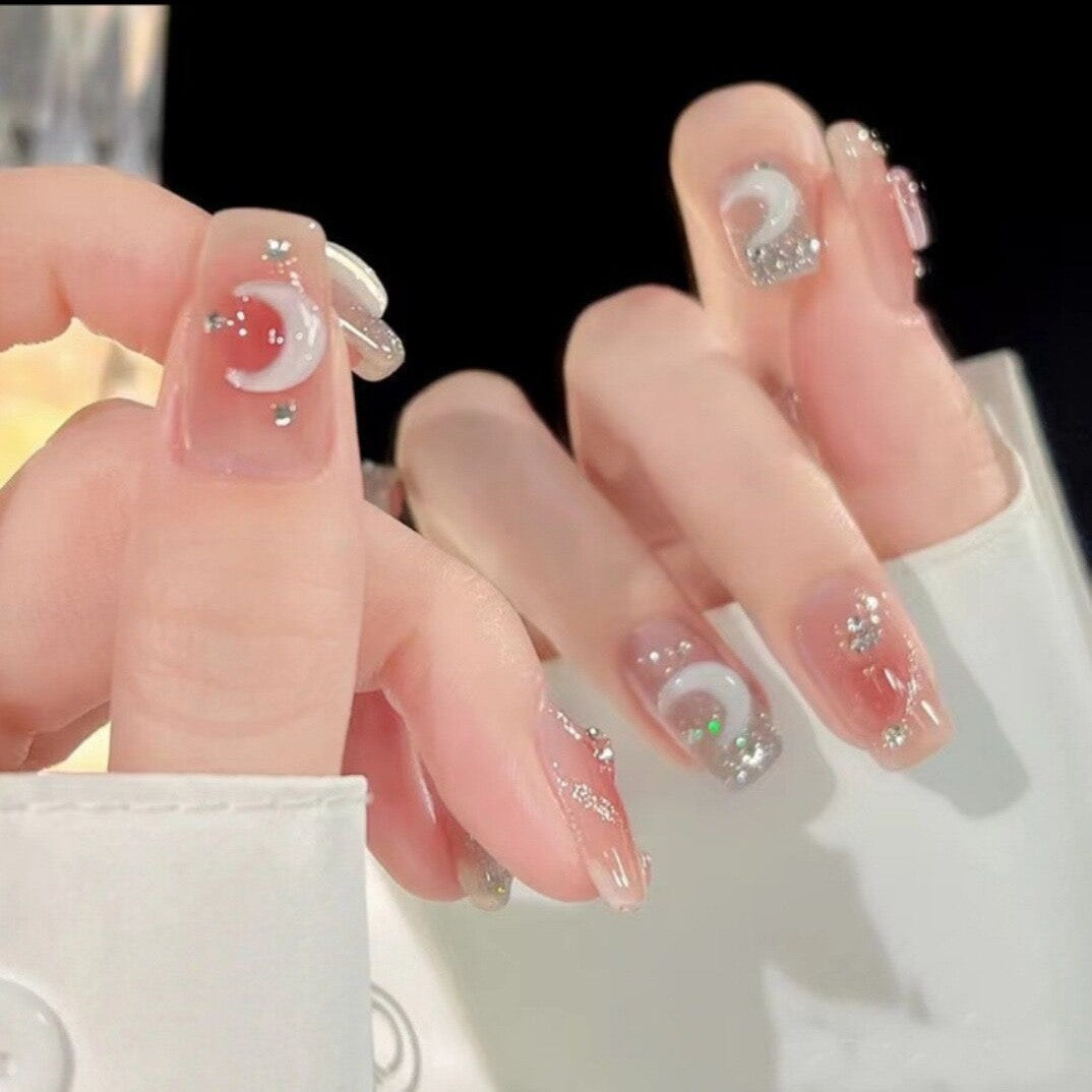 Trendy moon and star design artificial nails Kalsten