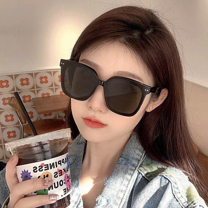 Ladies fashionable sunglasses with striking frame and UV protection Kalsten