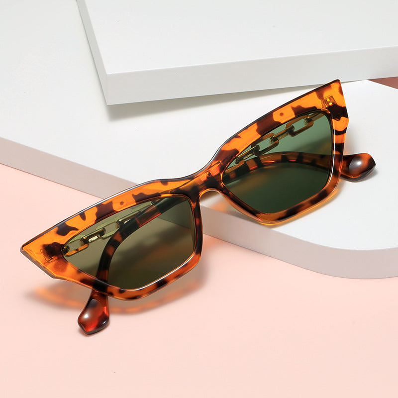 Women edgy cat-eye sunglasses with golden details Kalsten