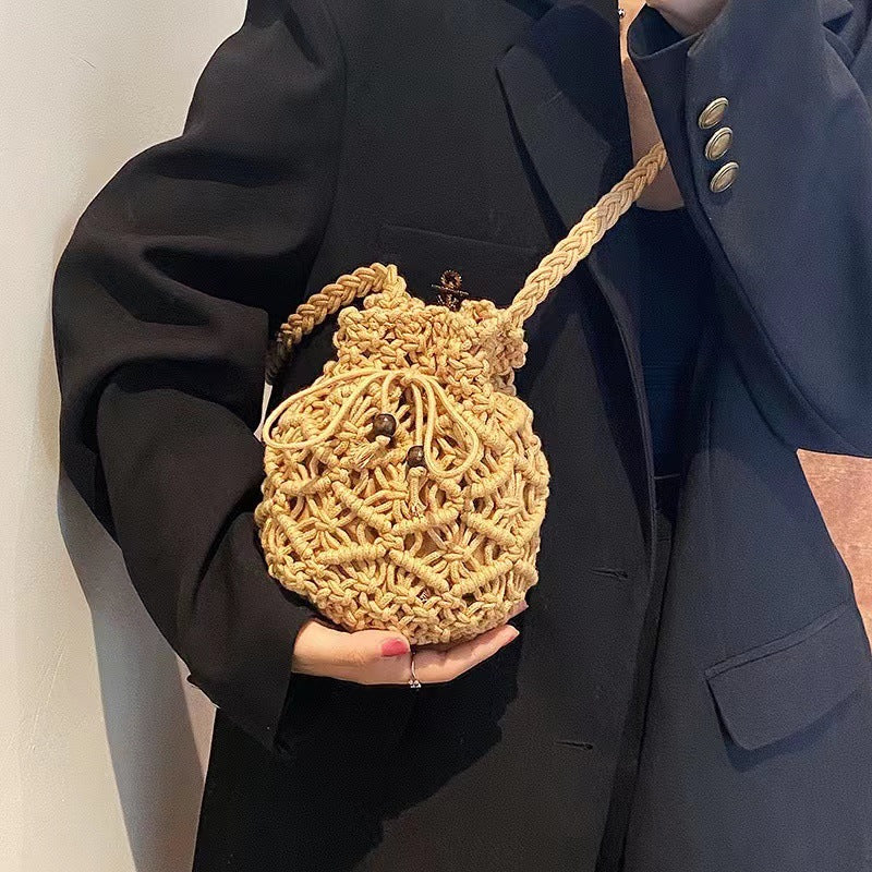 Hand-knotted shoulder bag in playful animal design Kalsten