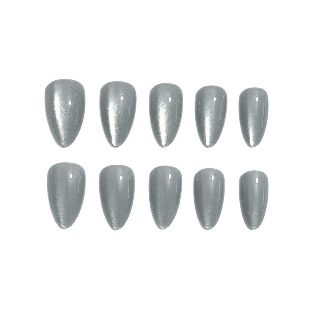 Trendy art nails with elegant gradient and high gloss finish Kalsten