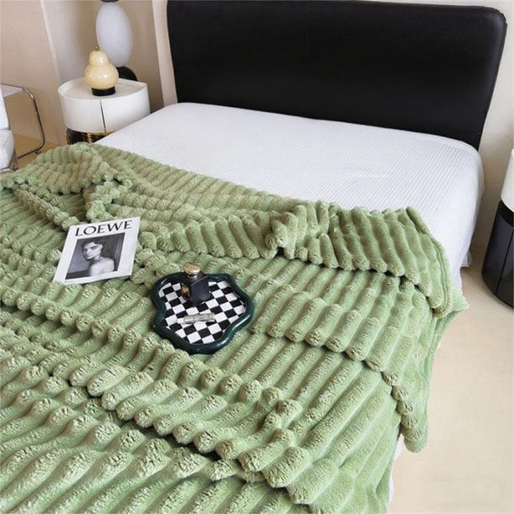 Women Plush Bedspread with Textured Design Kalsten