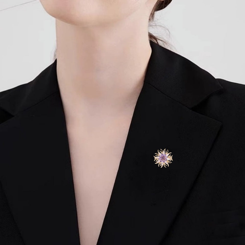 Elegant brooch with sparkling crystals Kalsten