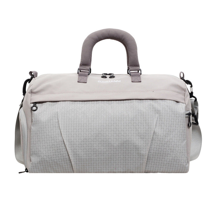 Sporty travel bag with padded carrying system and multiple compartments Kalsten