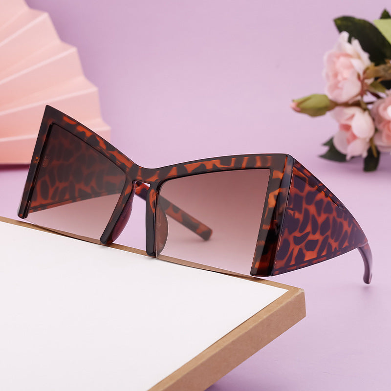 Women's futuristic sunglasses with striking angular frame Kalsten