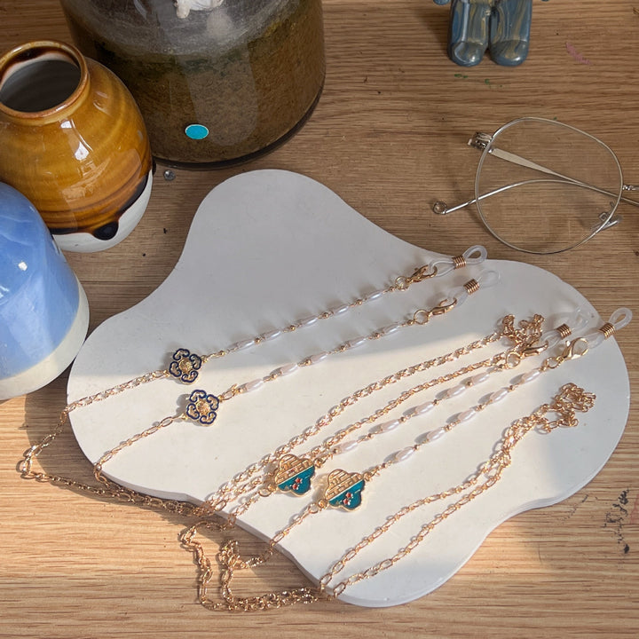 Artistic Gold-Plated Eyewear Chain with Decorative Cloud Charm Kalsten