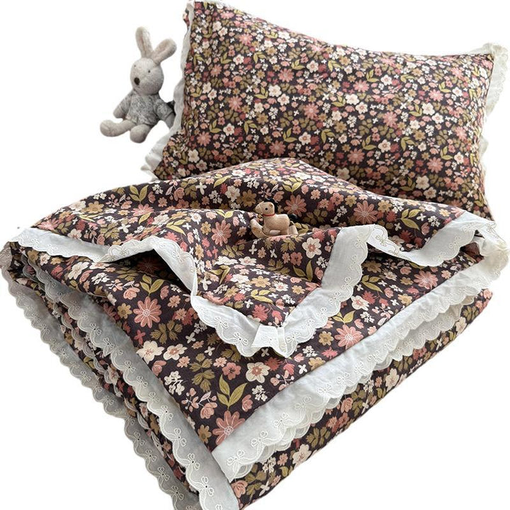 Women Cozy Bedspread with Playful Floral Pattern Kalsten