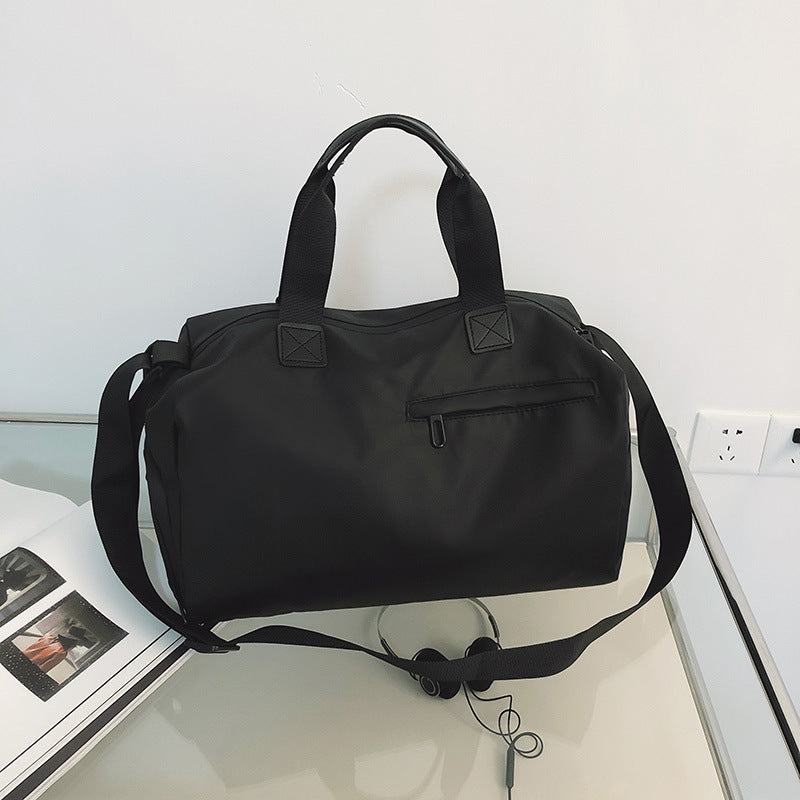 Sporty travel bag with robust and water-repellent material Kalsten