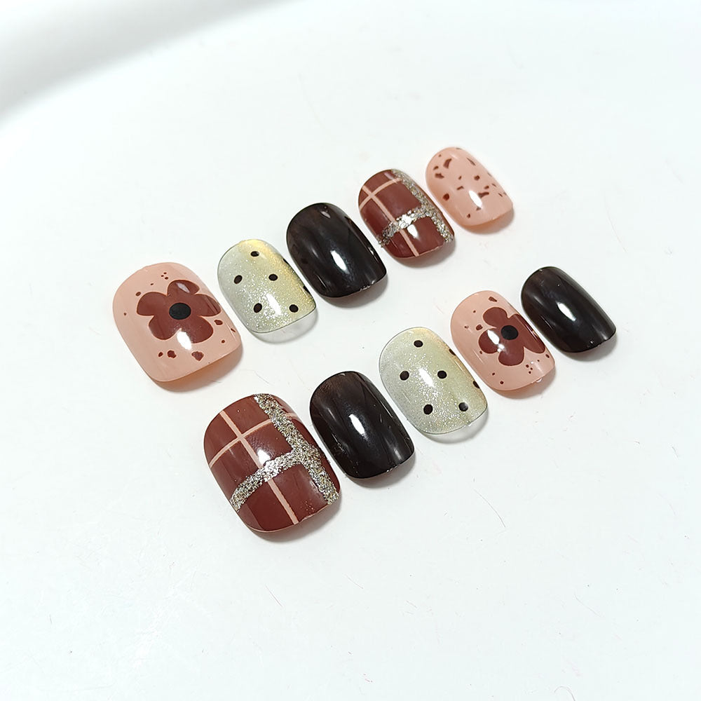 Art Nails in Creative Vintage Design Kalsten