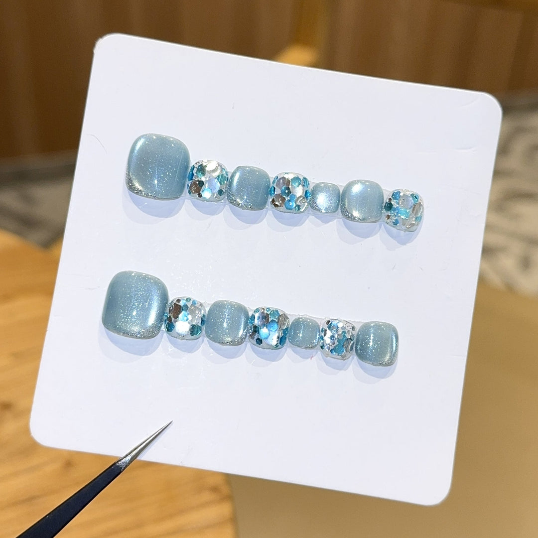 Glamorous artificial nails in the cool glitter design Kalsten